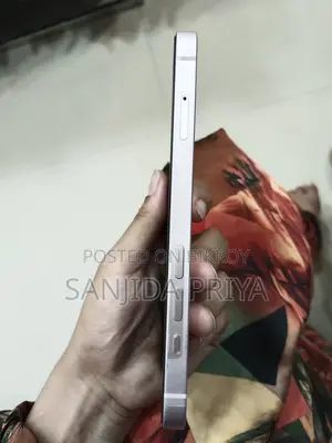 Apple iPhone 13 (Used)