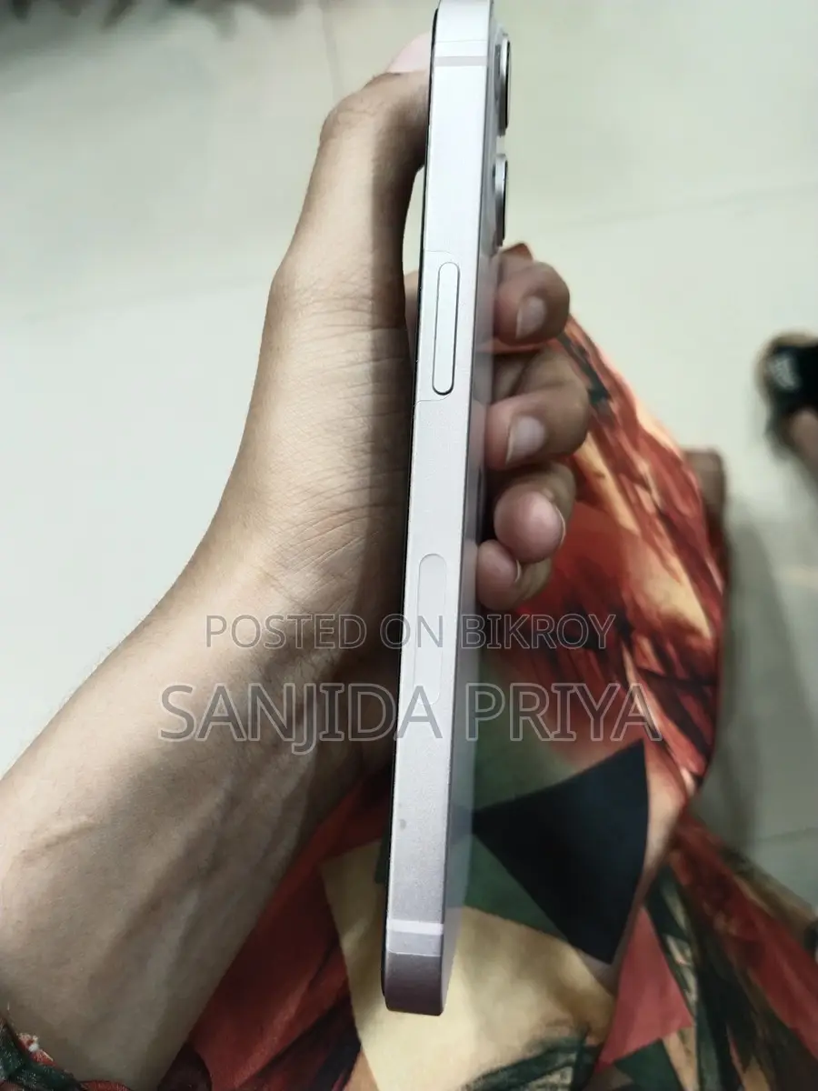 Apple iPhone 13 (Used)