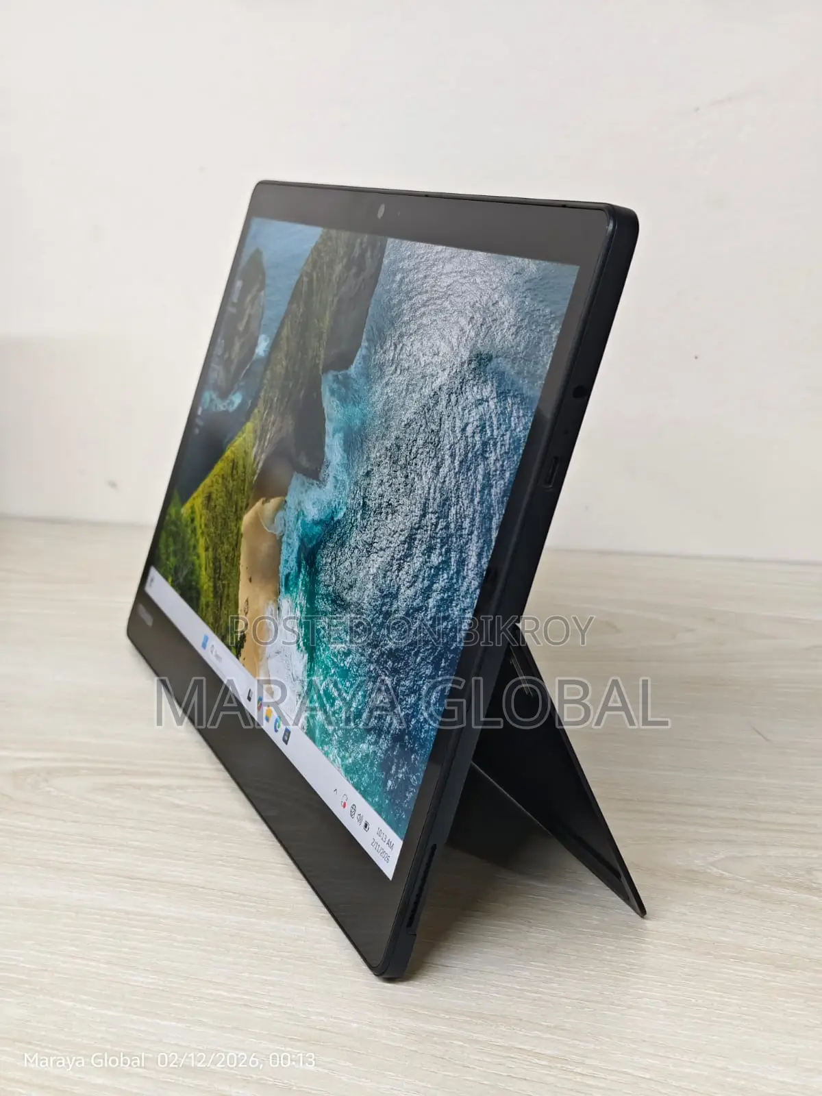 Toshiba Japanese Laptop: Use as Laptop or Tablet