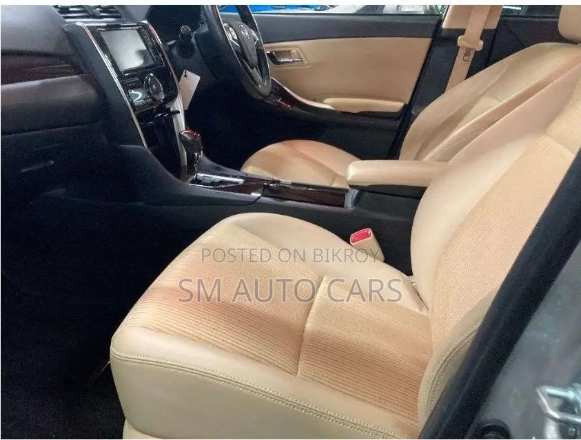 Toyota Premio FEX Silver 4 Point 2020