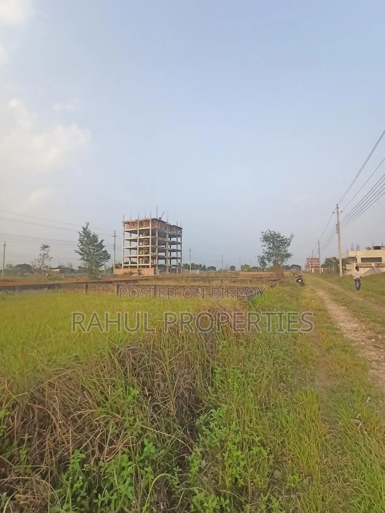 জরুরী প্রয়োজন। বসুন্ধরা[ P Block ] দক্ষিণ মুখি প্লট বিক্রয়