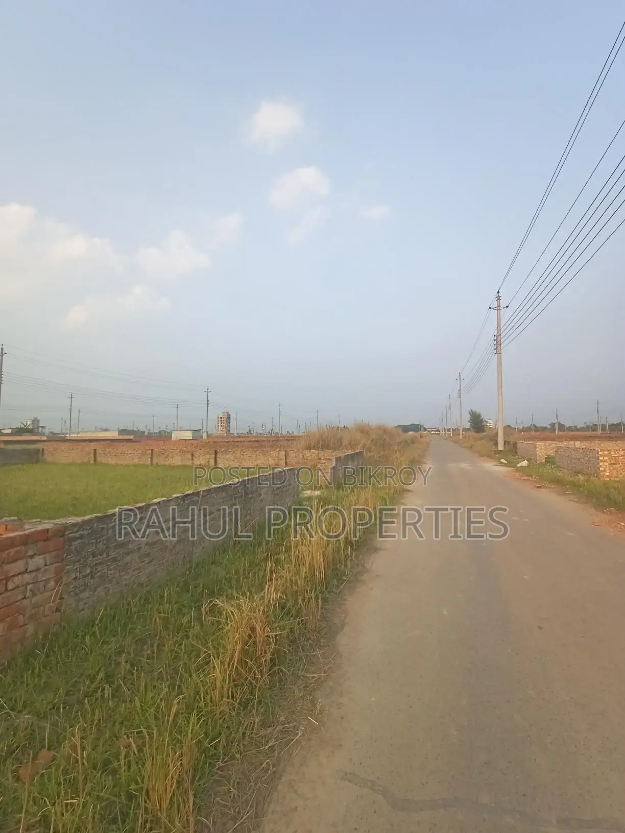 জরুরী প্রয়োজন। বসুন্ধরা[ P Block ] দক্ষিণ মুখি প্লট বিক্রয়