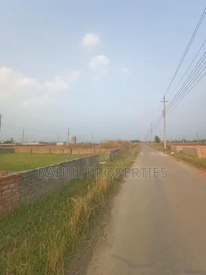 জরুরী প্রয়োজন। বসুন্ধরা[ P Block ] দক্ষিণ মুখি প্লট বিক্রয়