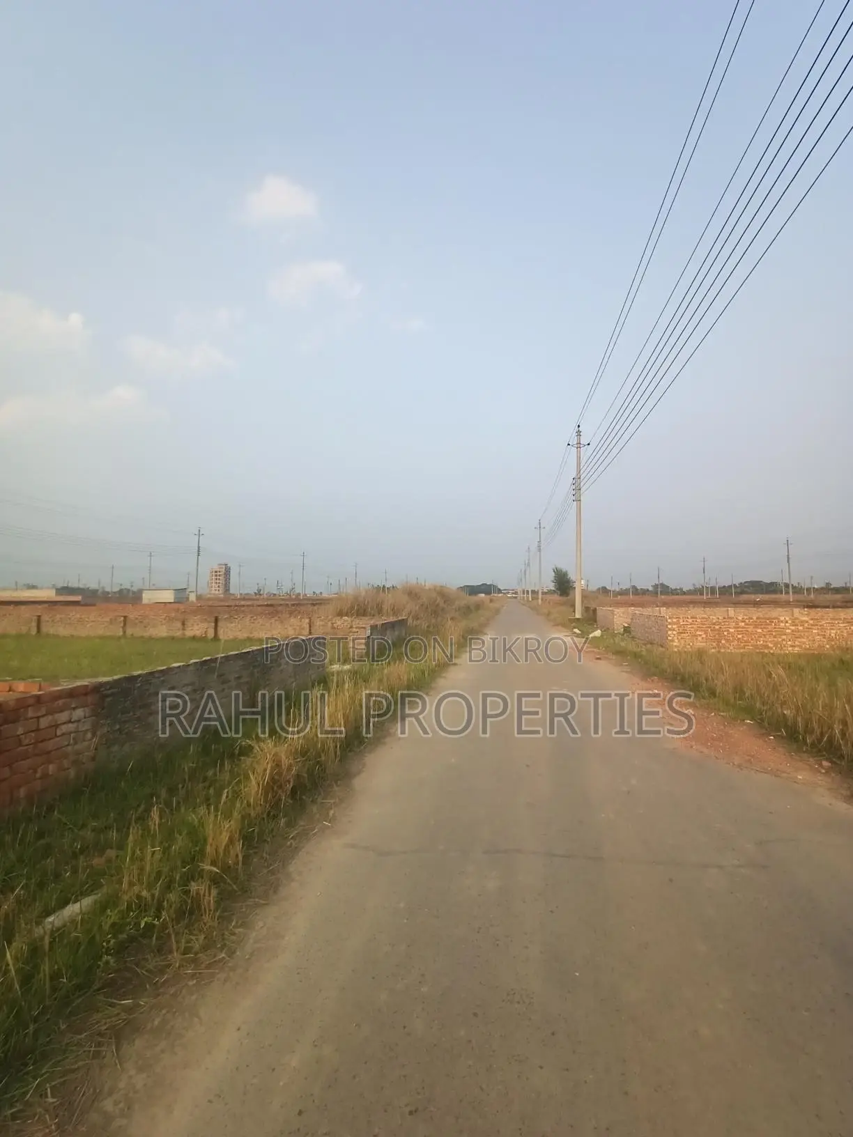 জরুরী প্রয়োজন। বসুন্ধরা[ P Block ] দক্ষিণ মুখি প্লট বিক্রয়