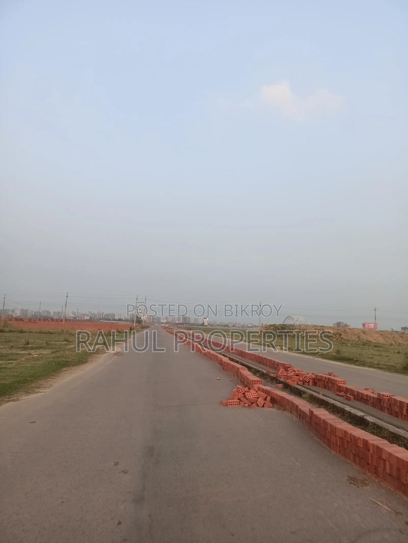 জরুরী প্রয়োজন। বসুন্ধরা[ P Block ] দক্ষিণ মুখি প্লট বিক্রয়