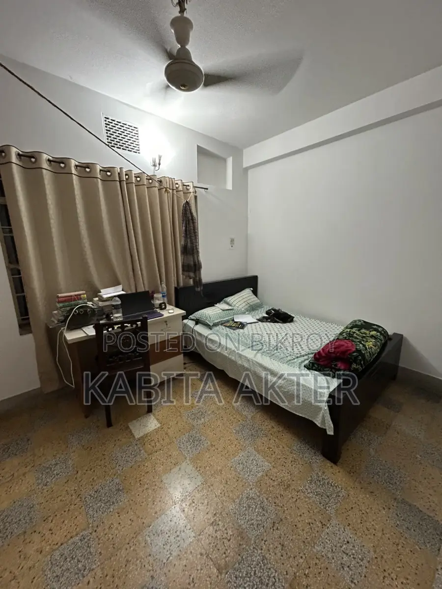 চাকুরীজীবী ফিমেল সাবলেট