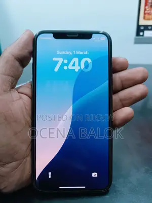 Apple iPhone XS . (Used)
