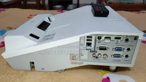 HITACHI CP-TW3005 SHORT THROW PROJECTOR