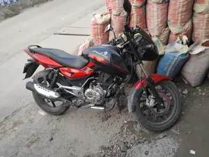 Bajaj Pulsar 150 . 2014