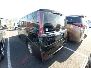 Toyota Noah X 2021