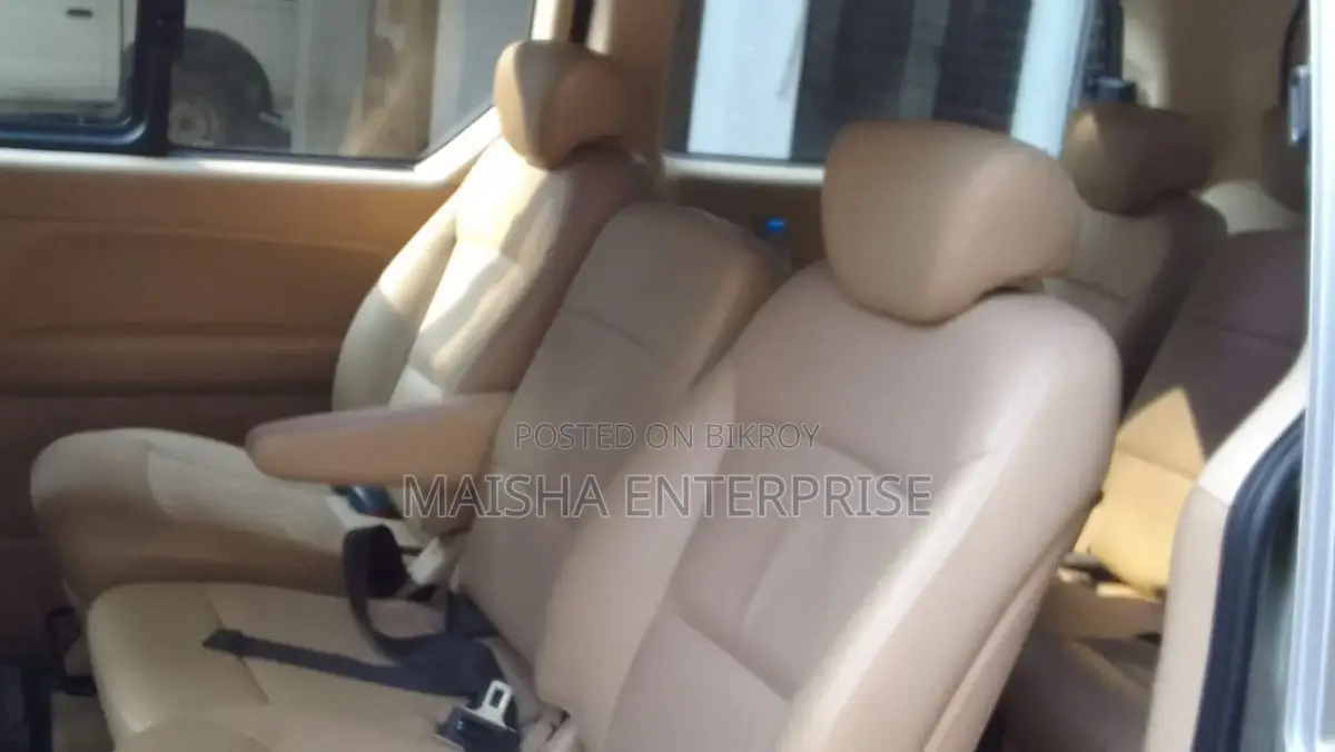 Hyundai H1 2016 Silver