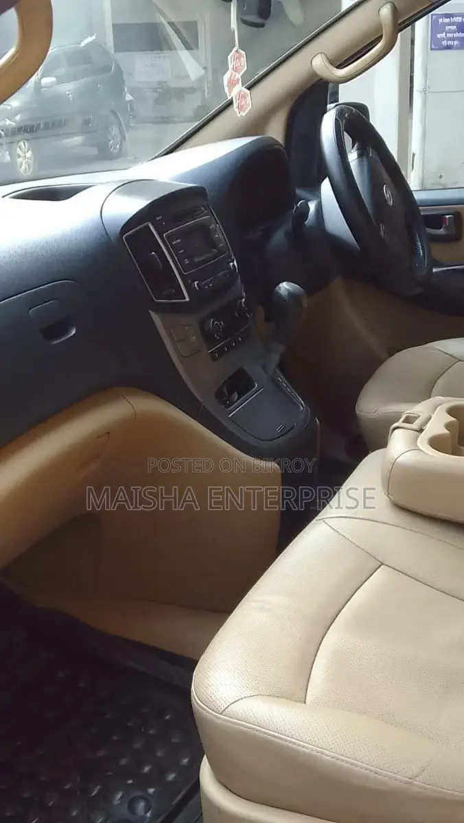 Hyundai H1 2016 Silver