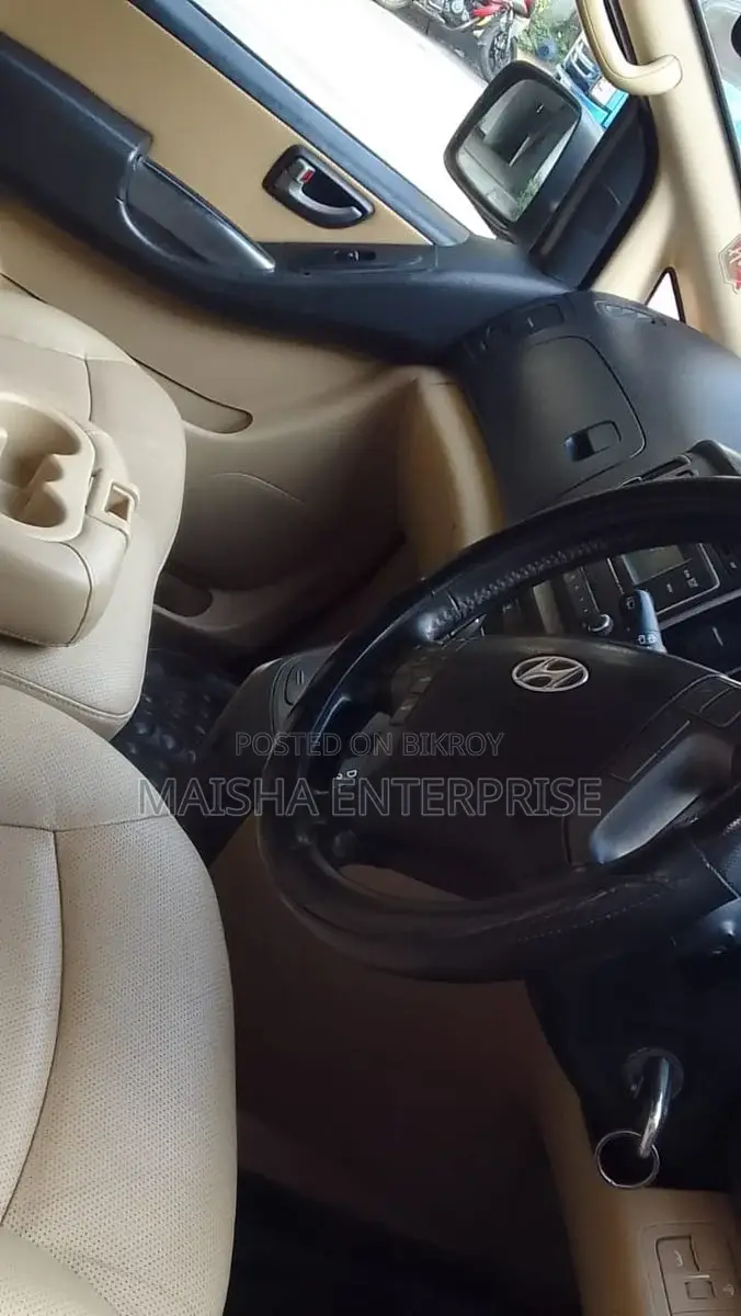 Hyundai H1 2016 Silver