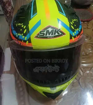 SMK হেলমেট।