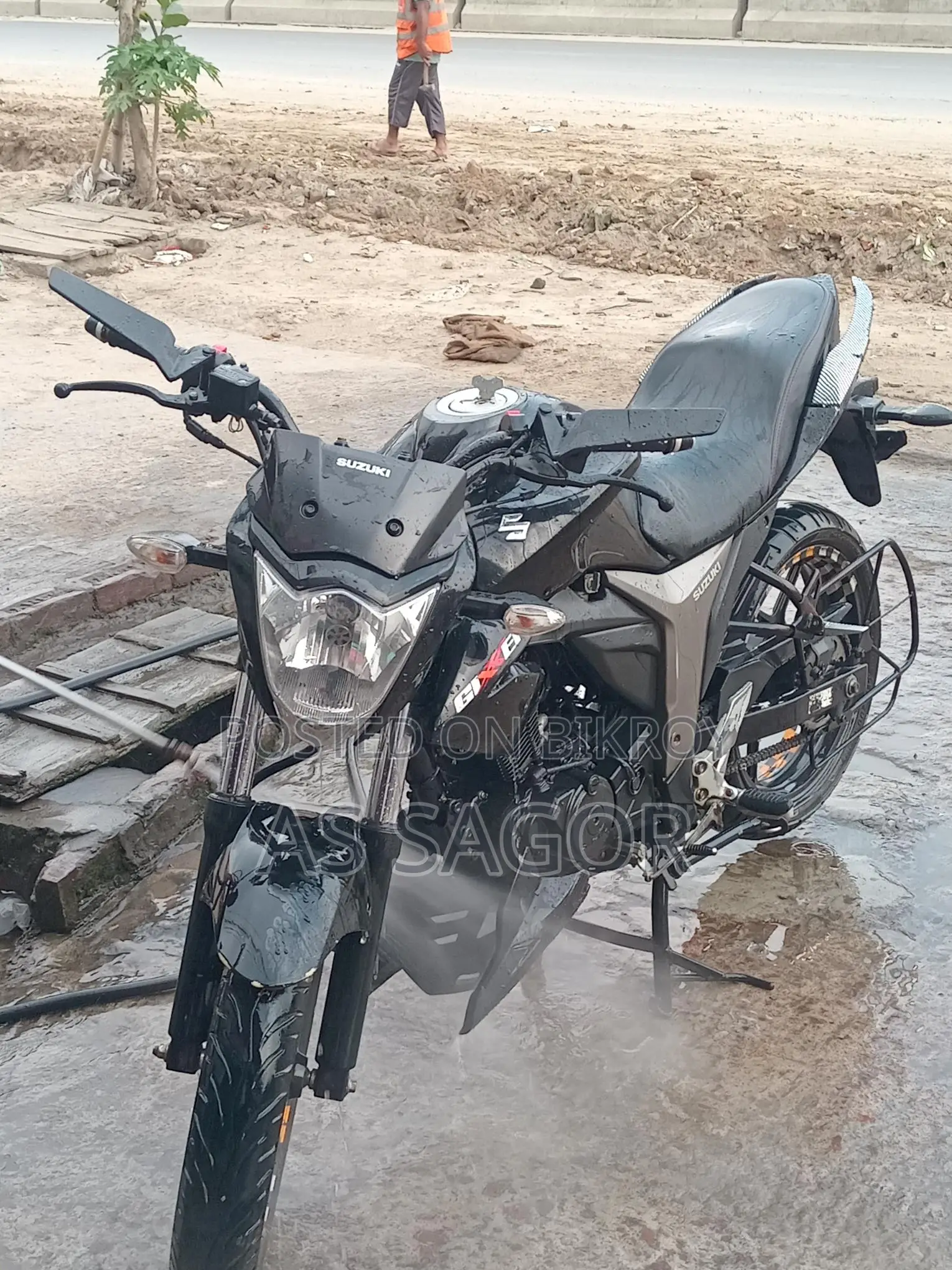 সুজুকি জিক্সার মনোটোন ২০২২ ব্ল্যাক