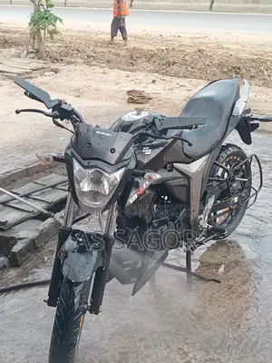 সুজুকি জিক্সার মনোটোন ২০২২ ব্ল্যাক