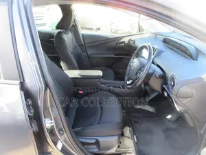 Toyota Prius S 2021