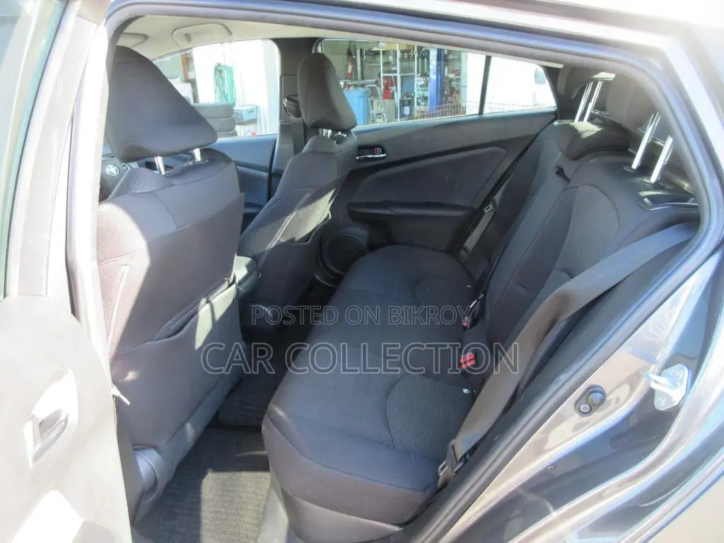Toyota Prius S 2021