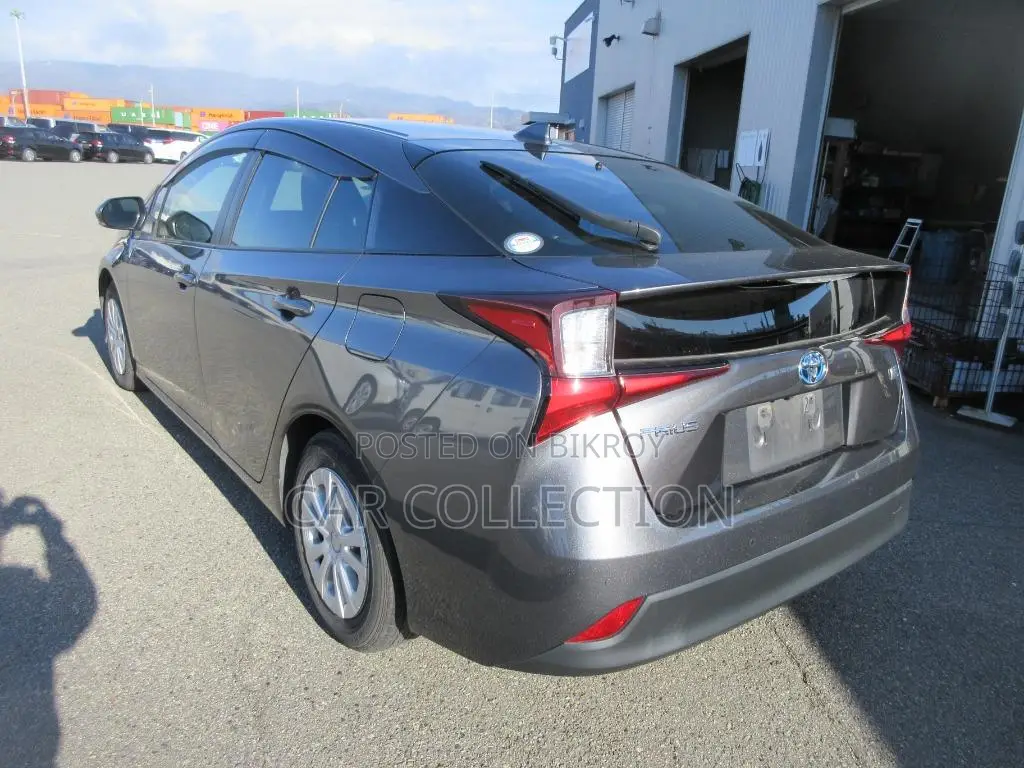 Toyota Prius S 2021