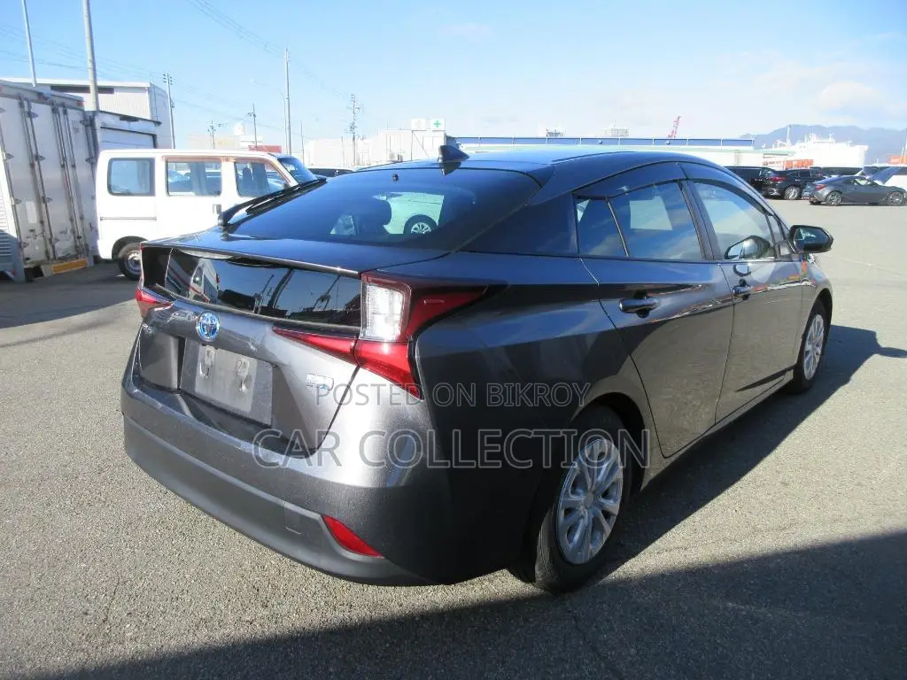 Toyota Prius S 2021