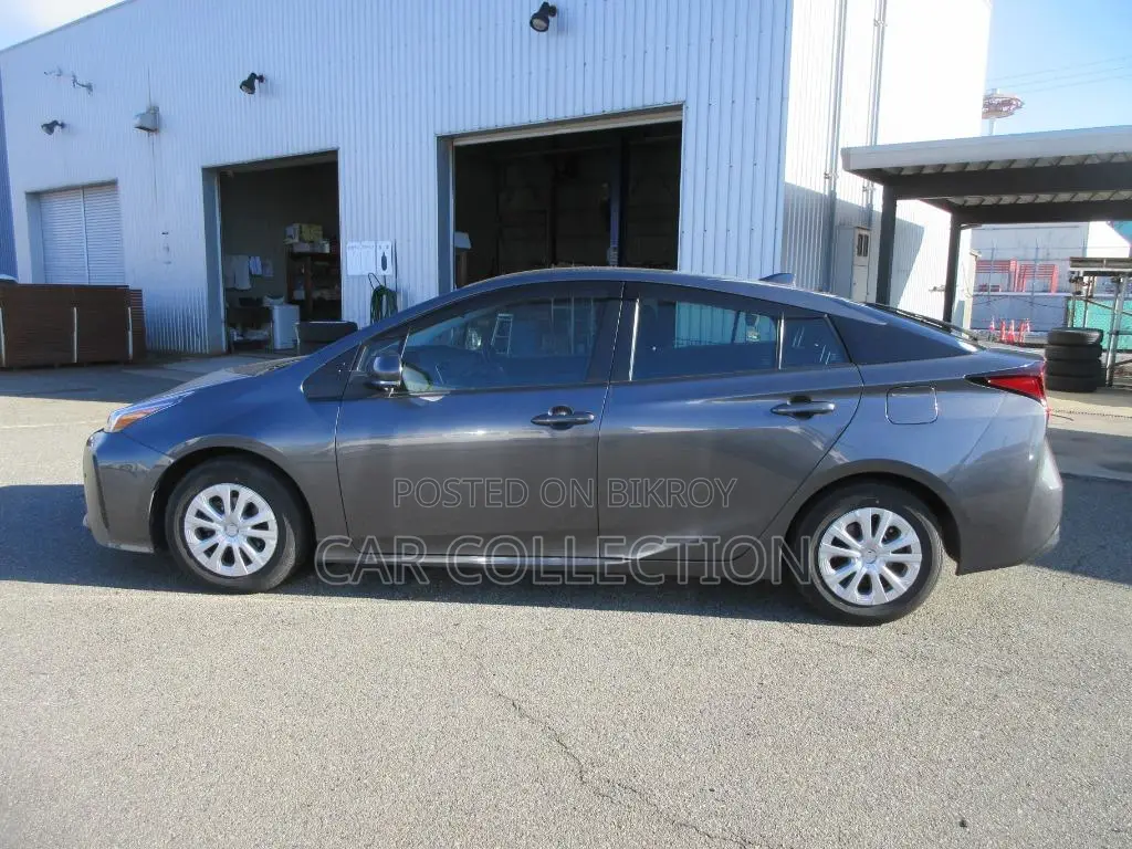 Toyota Prius S 2021