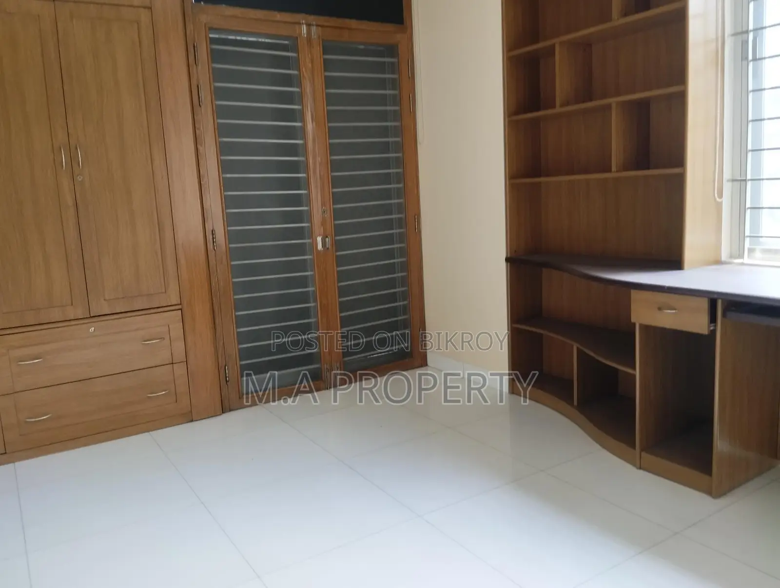 3000SFT 4BED SEMI-FURNISHED FLAT RENT IN BARIDHARA DIPLOMATIC