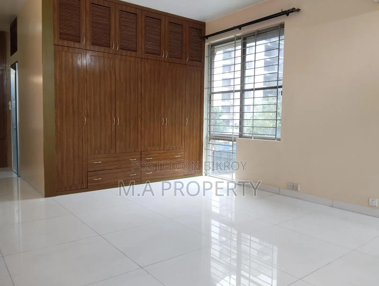 3000SFT 4BED SEMI-FURNISHED FLAT RENT IN BARIDHARA DIPLOMATIC