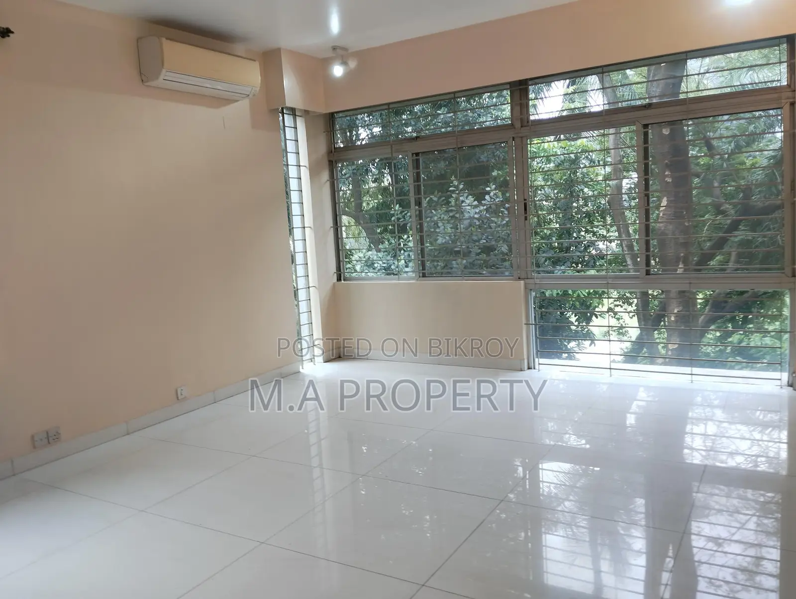 3000SFT 4BED SEMI-FURNISHED FLAT RENT IN BARIDHARA DIPLOMATIC