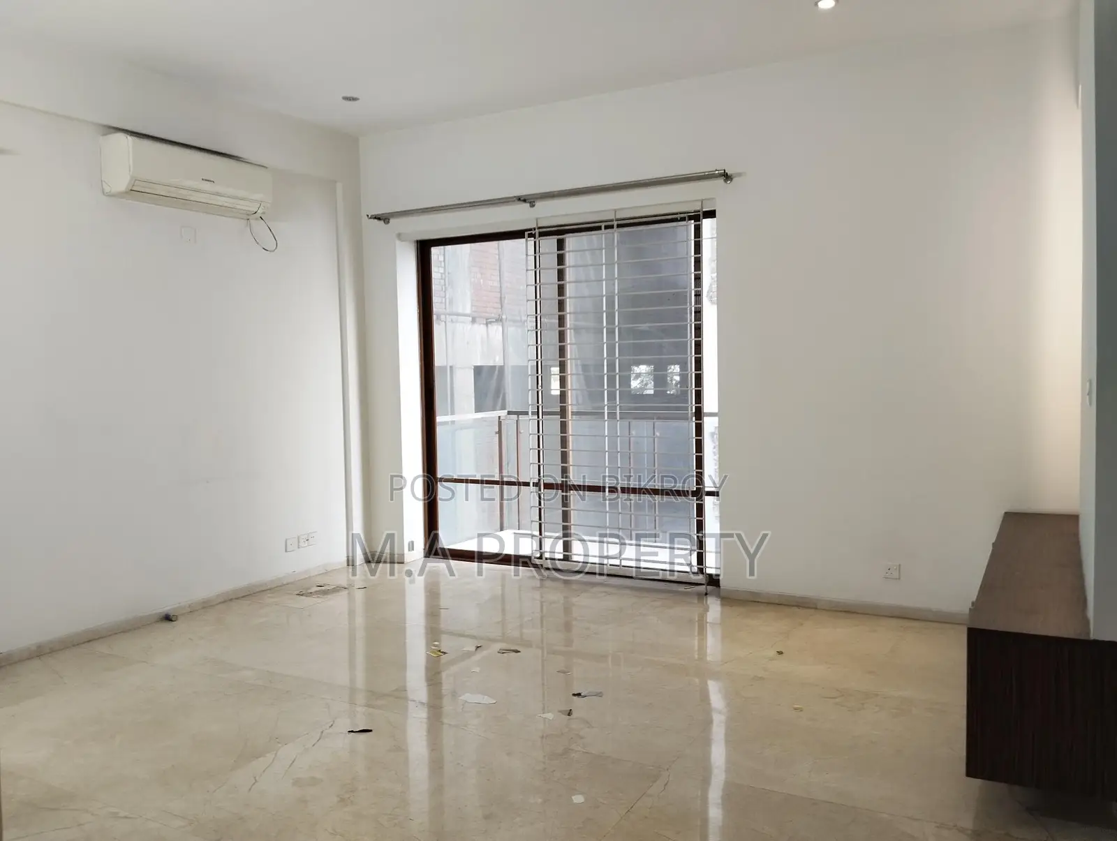 3000SFT 4BED SEMI-FURNISHED FLAT RENT IN BARIDHARA DIPLOMATIC