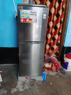 An LG fridge will be sold.