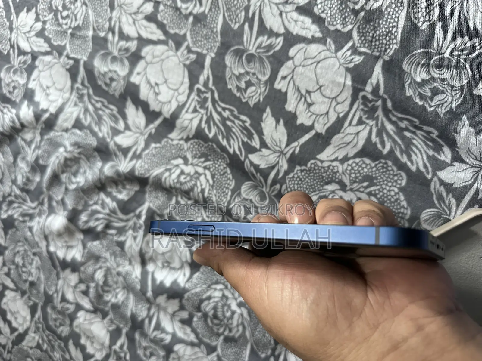 Apple iPhone 12 (Used)