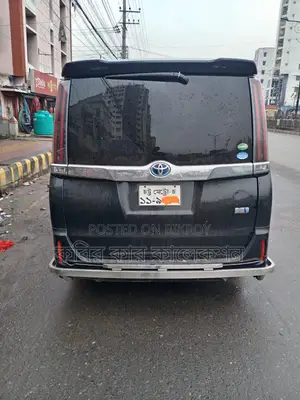 Toyota Noah push start hybrid 2017