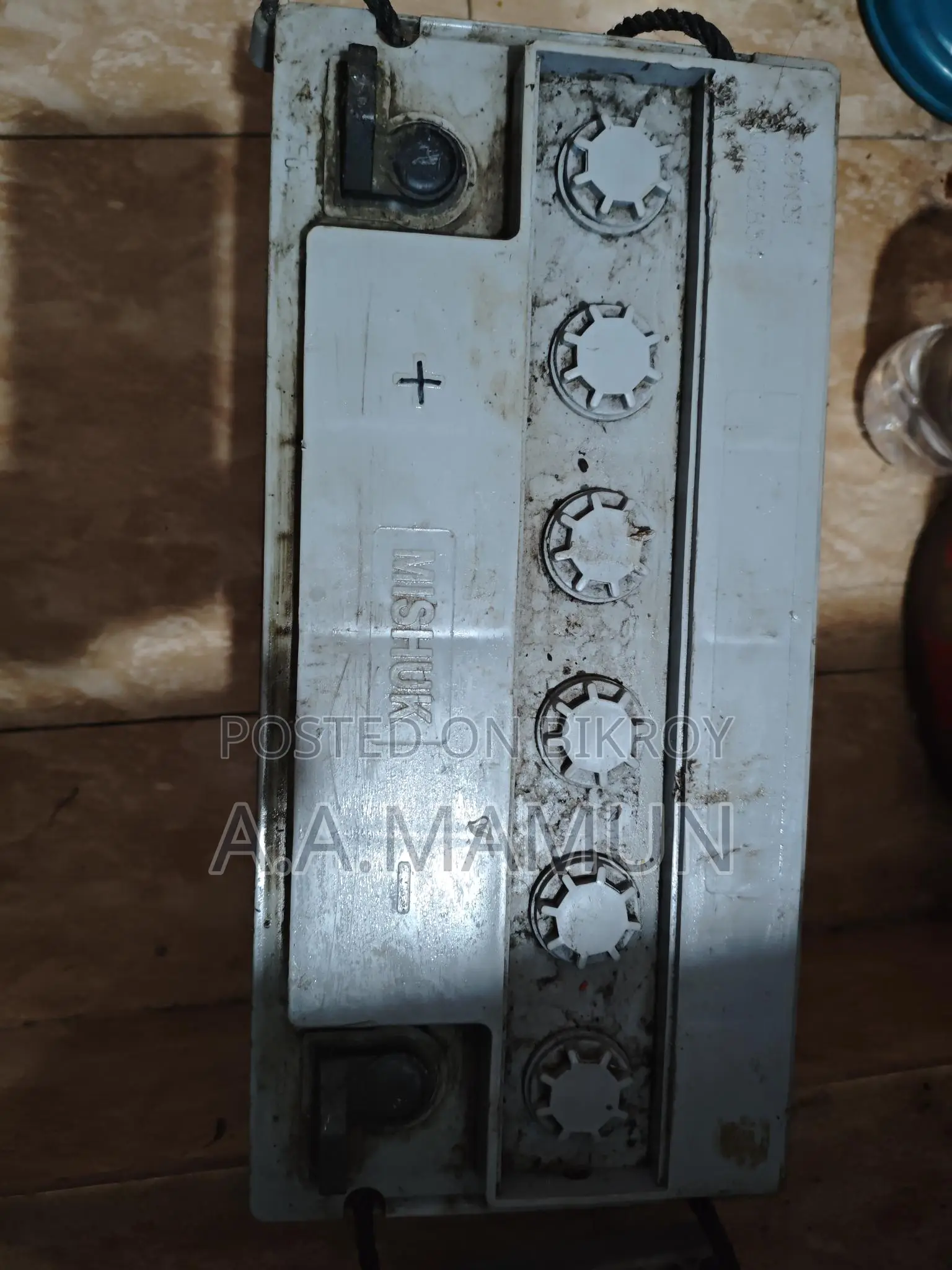 12 Volt, 250 Ampere Mishuk Water Battery (Old)
