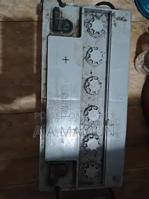 12 Volt, 250 Ampere Mishuk Water Battery (Old)