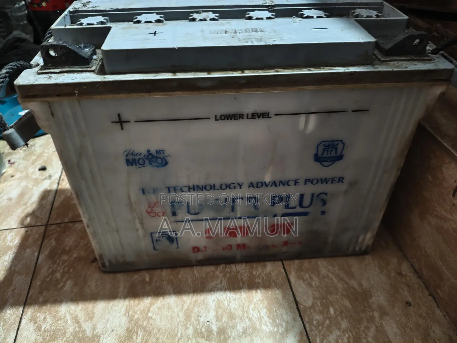 12 Volt, 250 Ampere Mishuk Water Battery (Old)