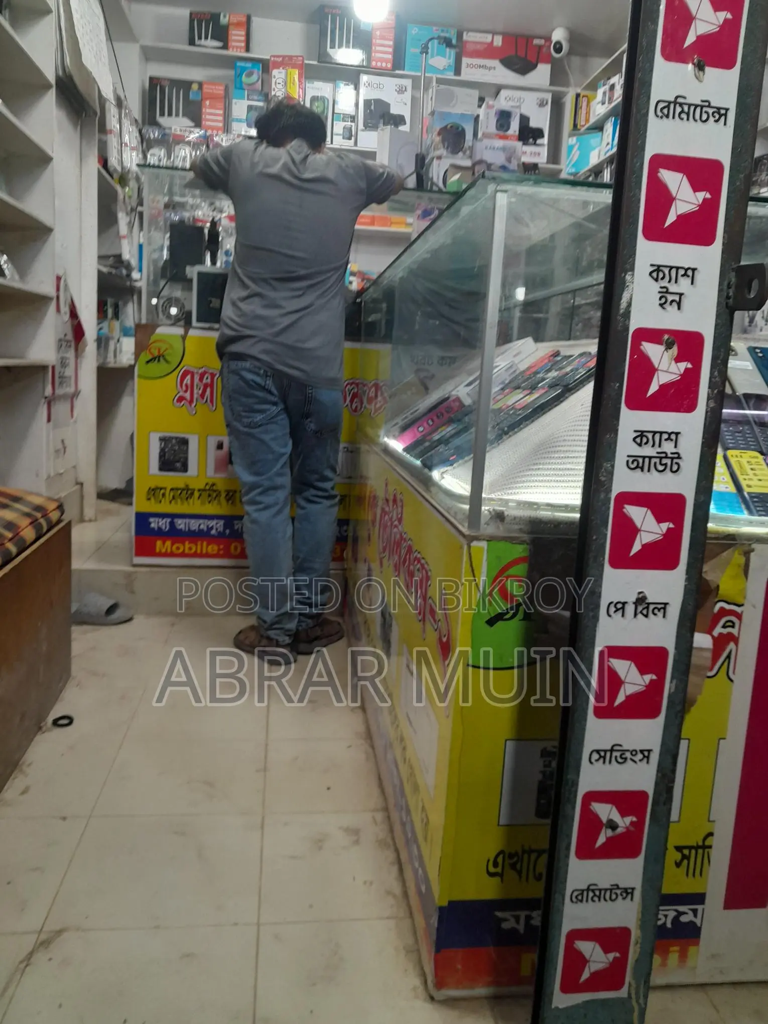 মোবাইলের দোকানের ডেকোরেশন