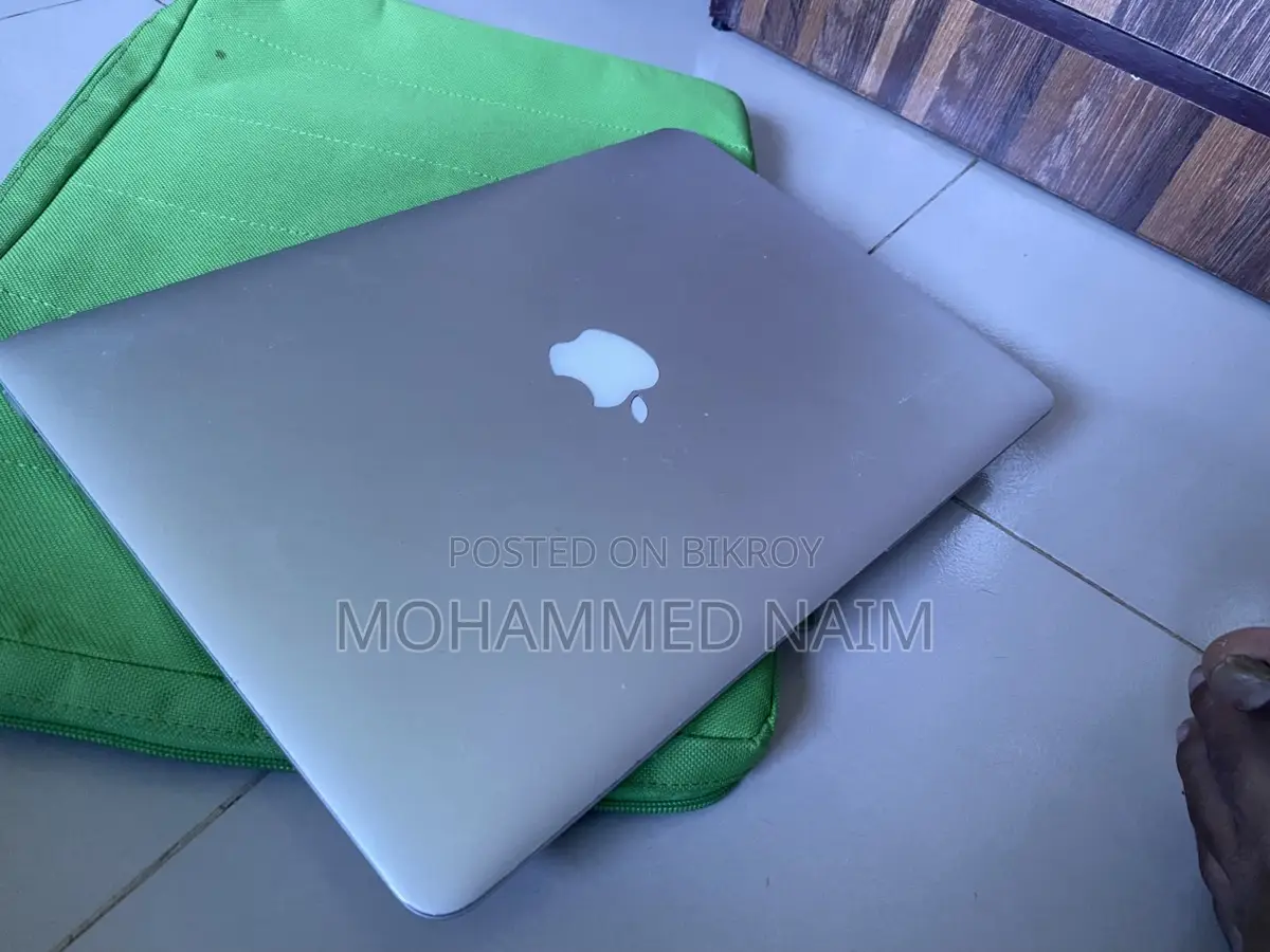 Apple MacBook Air (13-inch)