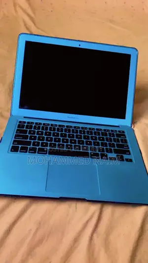 Apple MacBook Air (13-inch)
