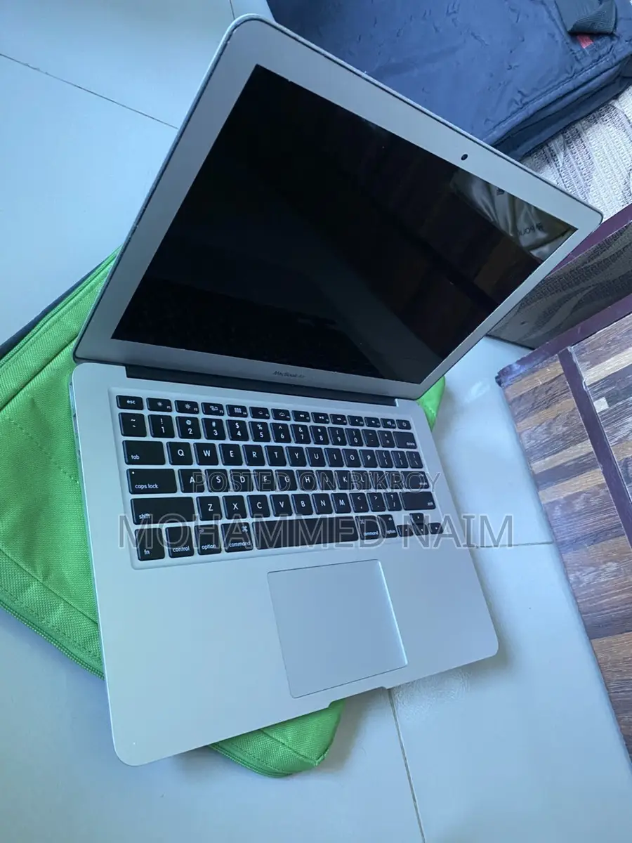 Apple MacBook Air (13-inch)