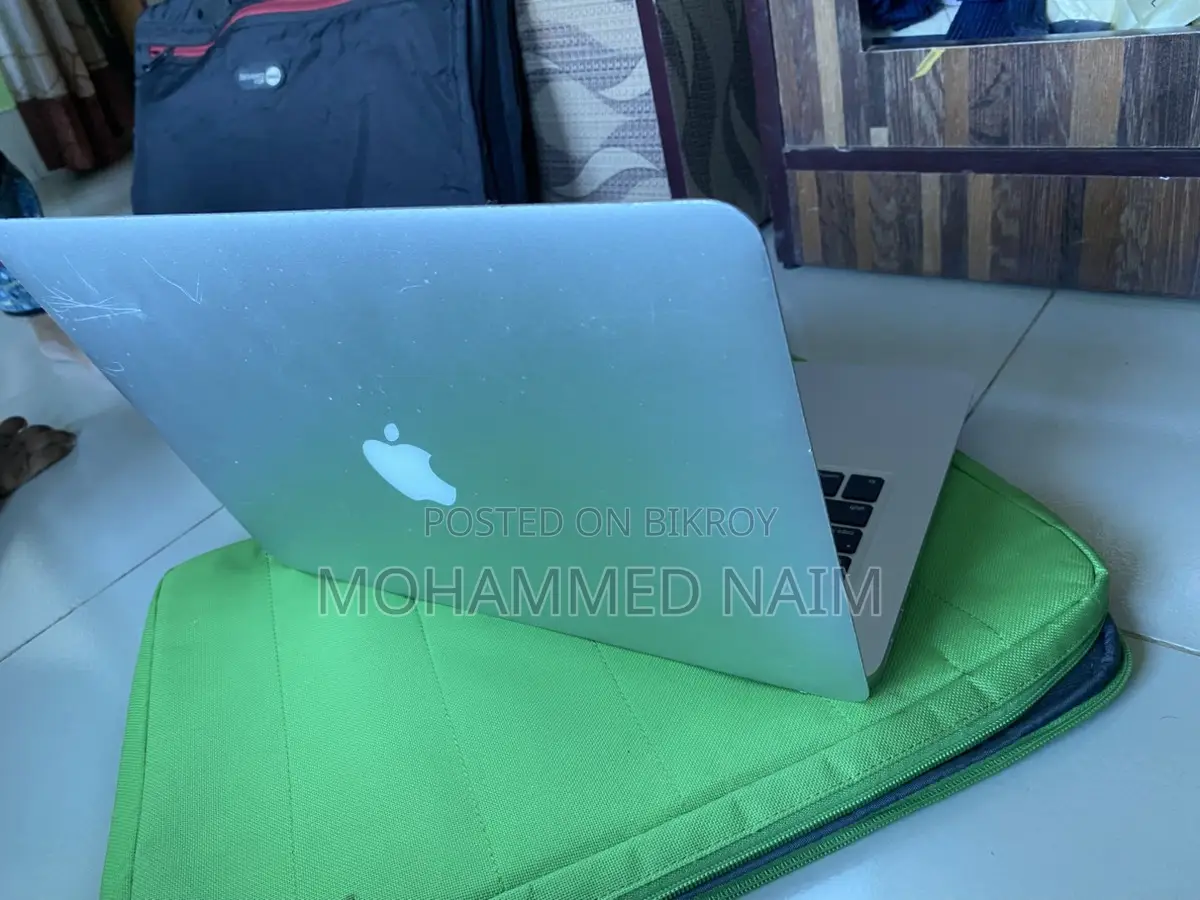 Apple MacBook Air (13-inch)