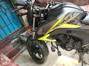 Honda Hornet . 2018