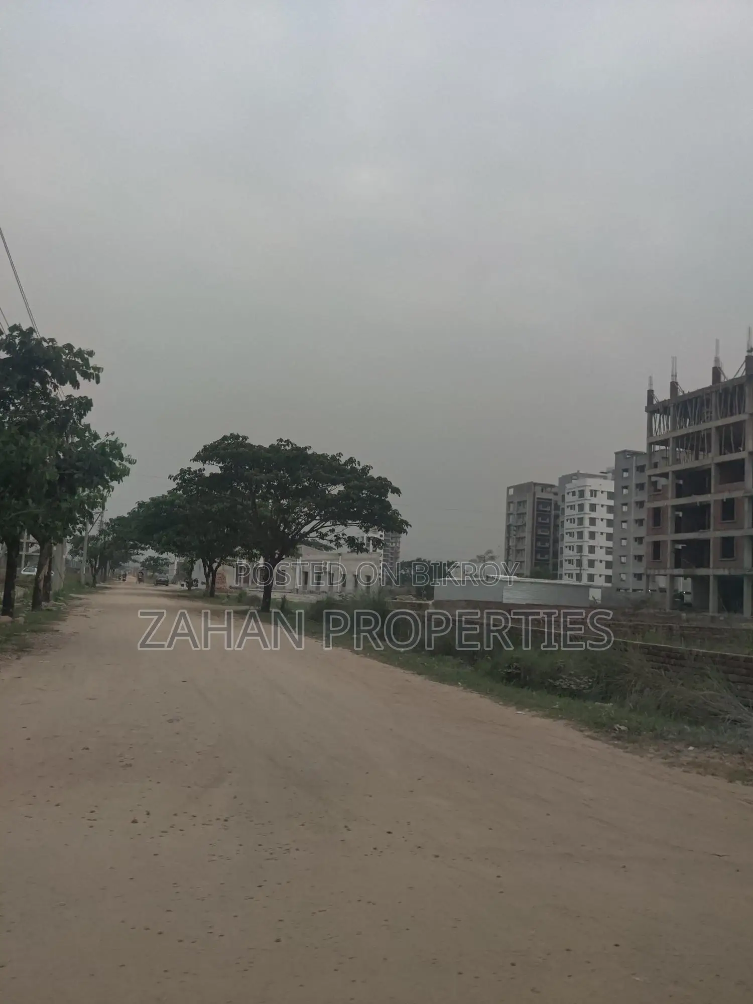BASHUNDHARA N Block 60 ft Road 05 Kata South Face Plot sell..