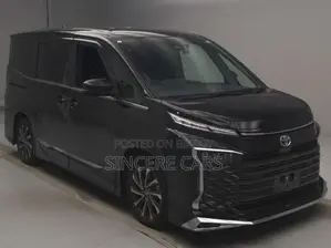 Toyota Voxy S-Z HYB BODYKIT/360 2023