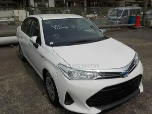 Toyota Axio Hybrid EX White 2021