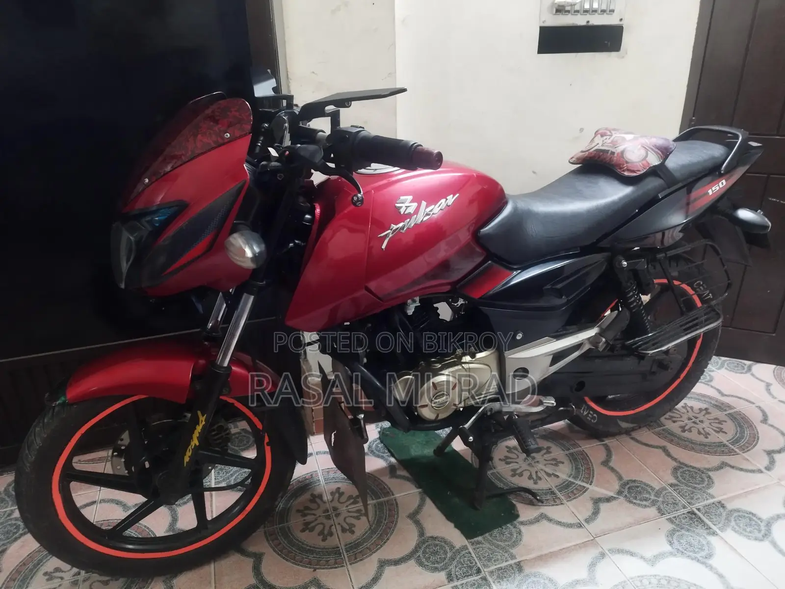 Bajaj Pulsar 150 . 2015