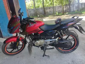 Bajaj Pulsar 150 . 2015