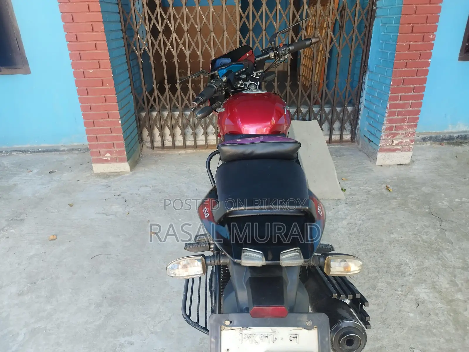 Bajaj Pulsar 150 . 2015