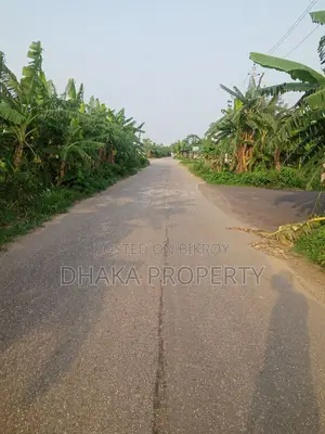 সেক্টর-২০ এ ৩০ ফুট রাস্তা সংলগ্ন ৩ কাঠার দক্ষিণমুখী প্লট