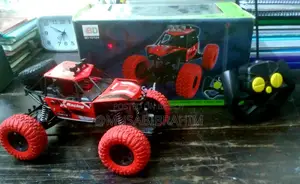 Offloading rock climber R/C monster truck