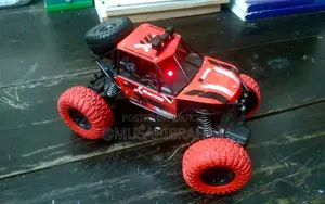 Offloading rock climber R/C monster truck